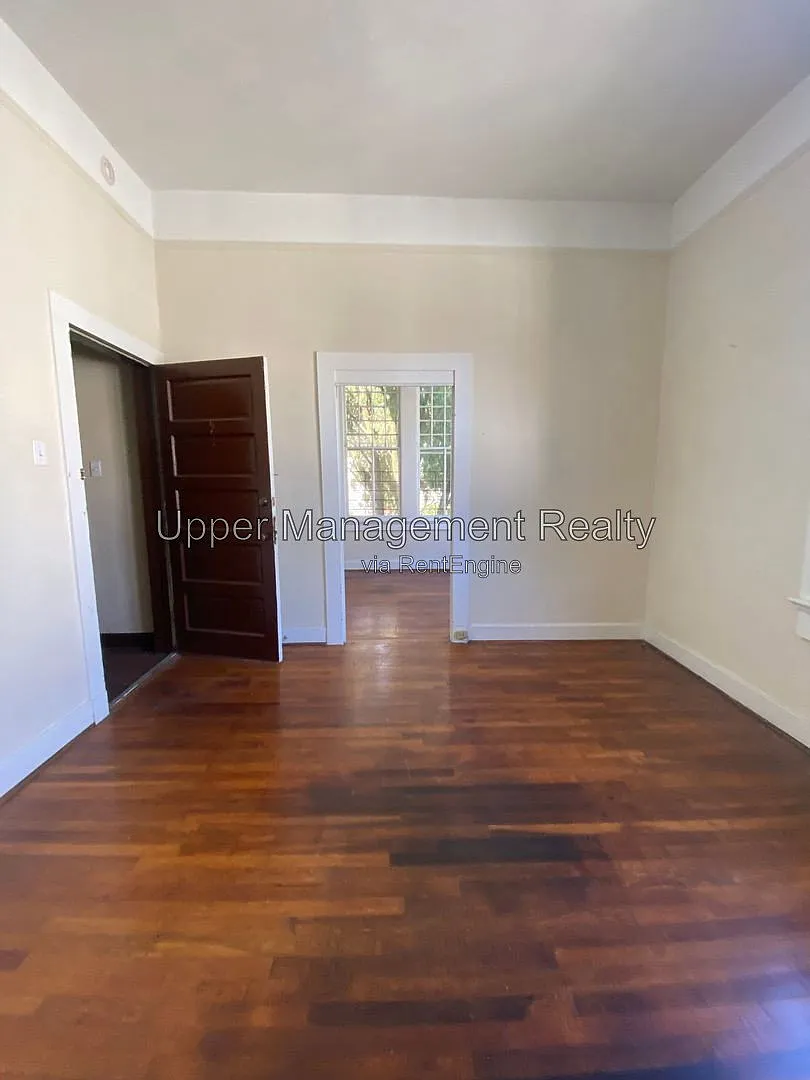 2 bed, 1.0 bath, 750 sqft, $1,900 — Photo 2