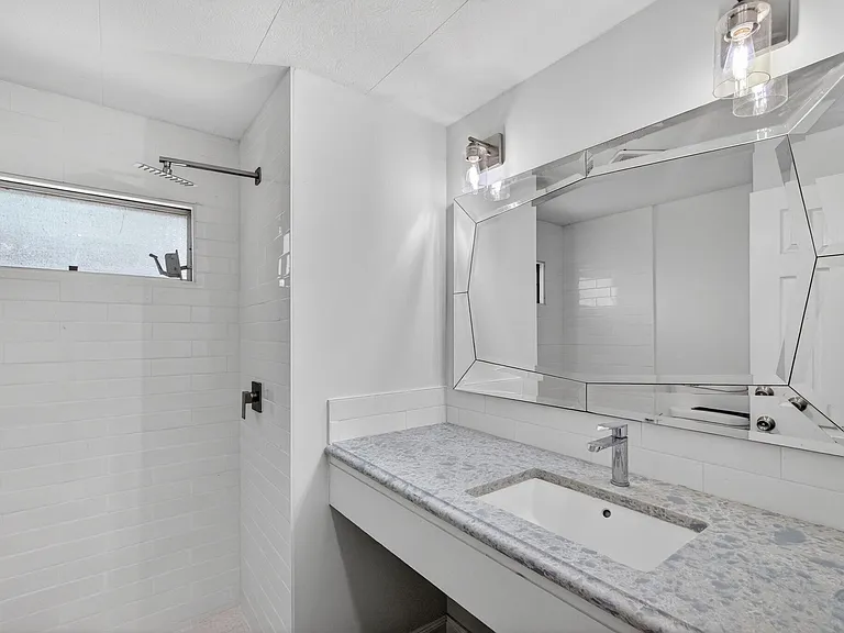 8420 SE Eagle Ave — Photo 13