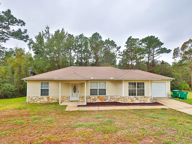 213 Pinoak Ct W — Photo 3