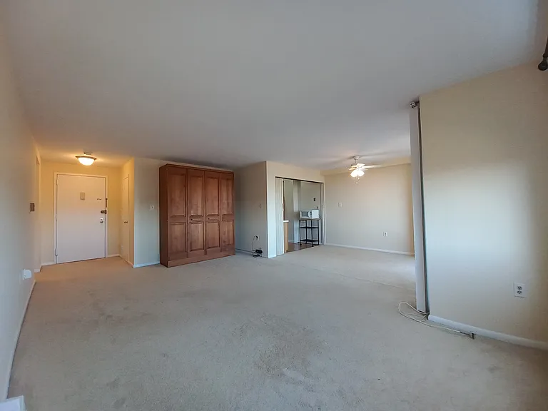 10401 Grosvenor Pl #814 — Photo 9