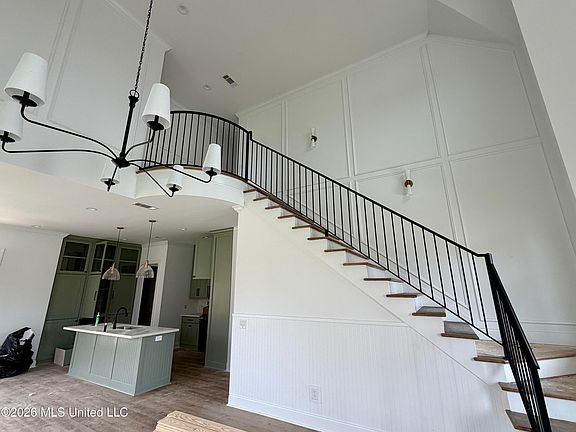 2nd image of 185 Bronson Bnd