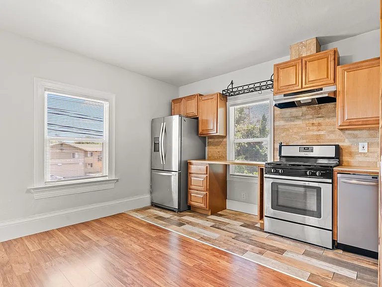 740 Alcatraz Ave #5 — Photo 4