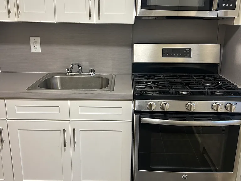 472 Howard Ave #2B — Photo 5