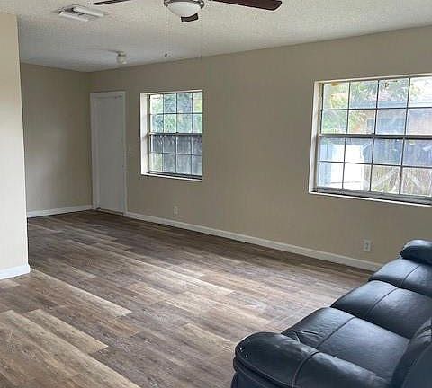 3rd image of 1431 NW 21st Street