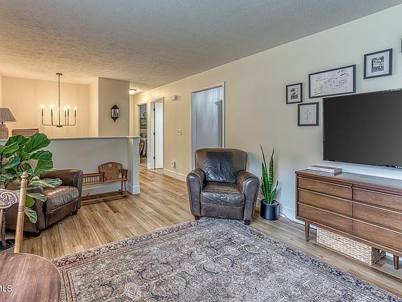 4th image of 45 Parrish Dr