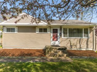30 Compass Ln, West Haven, CT 06516