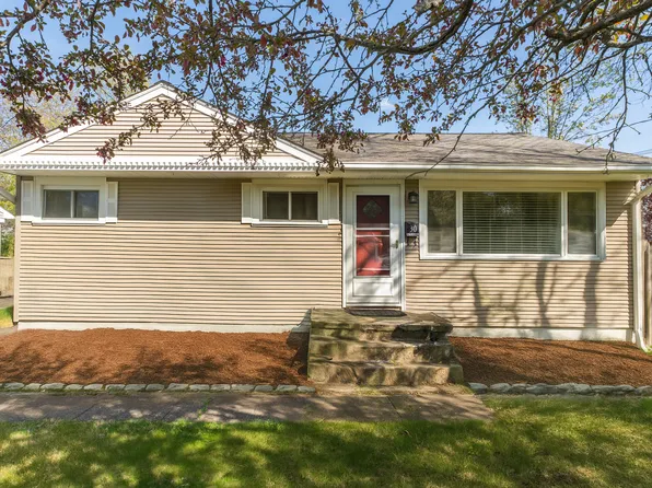 30 Compass Lane, West Haven, CT 06516