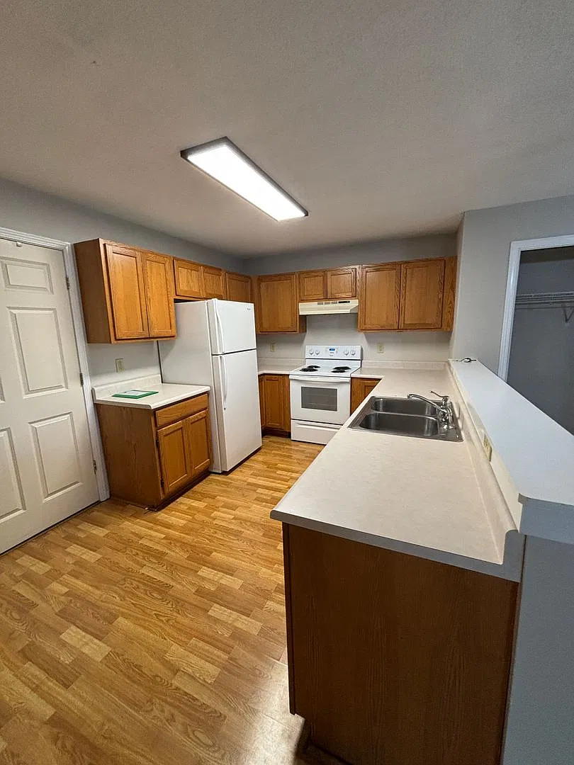 921 W 20th Street — Photo 3