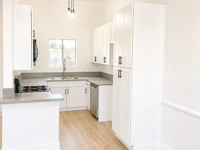 4540 Hazeltine Ave #14 — Photo 6