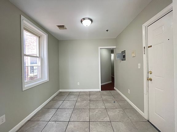 4th image of 96 Eaton Pl #2A
