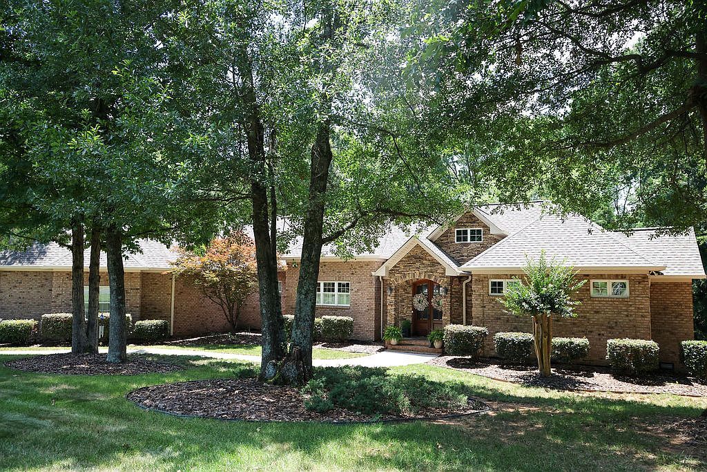 5859 Weddington Rd - Property Image