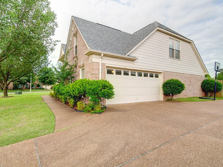 1330 Riding Brook Dr — Photo 17