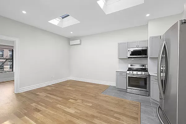 Rented by The Privelege Group | media 4