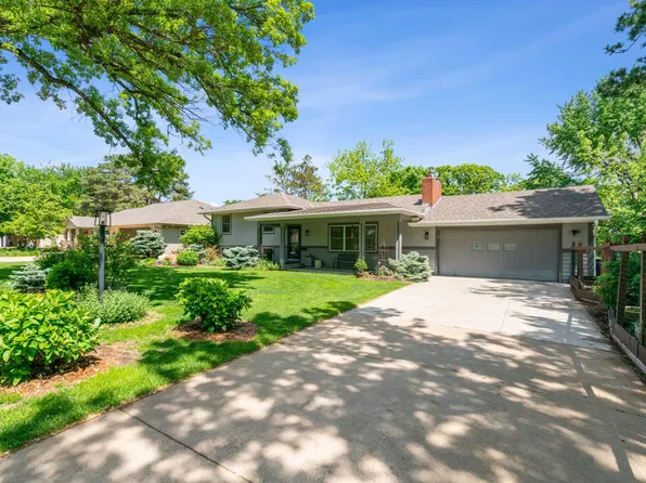 4716 Overlook Dr, Bloomington, MN 55437