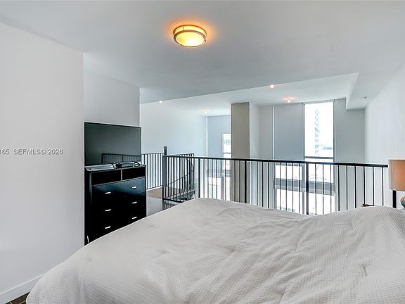 5th image of 300 S Biscayne Blvd #L-1022
