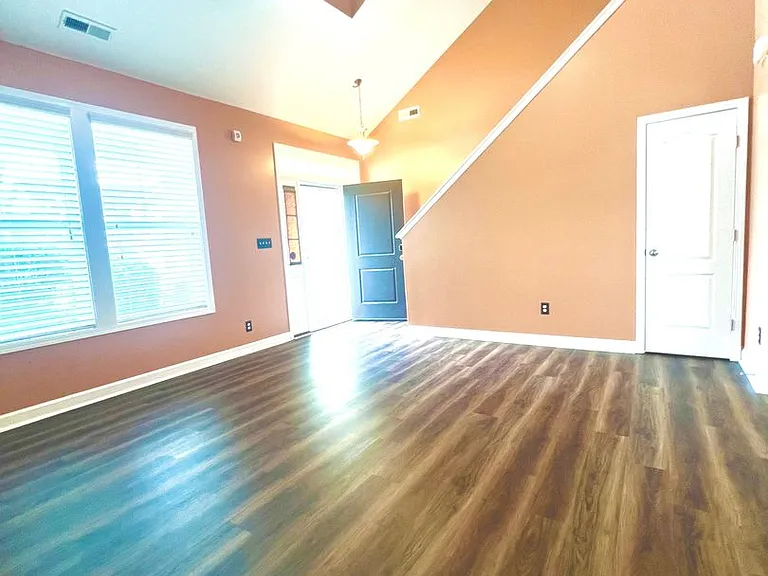 2131 Stafford Dr — Photo 4