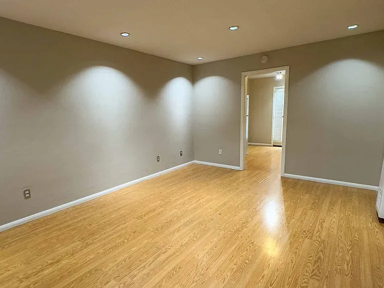 Pershing North — Photo 14