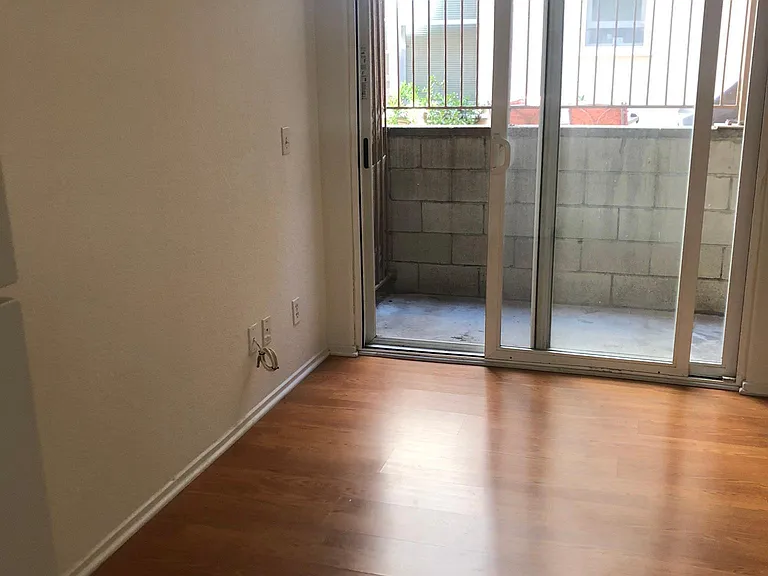 1525 2nd Ave #103 — Photo 8