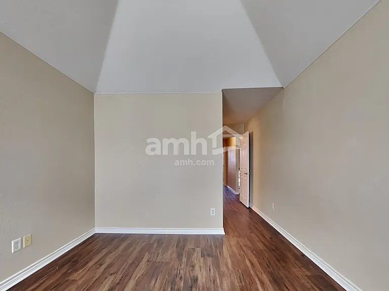 404 Roundrock Ln — Photo 24