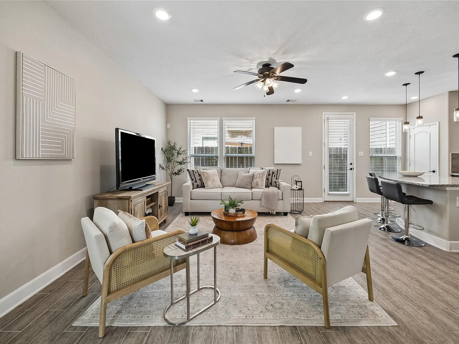 3 bed, 2.5 bath, 2209 sqft, $2,600 — Photo 4