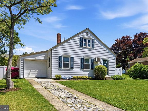 2nd image of 702 Hood Rd