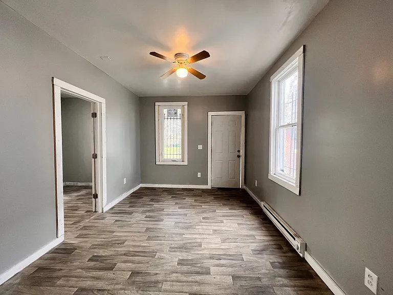 1037 Orchard St — Photo 3
