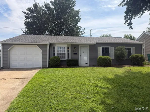 203 Dartmouth Dr, O Fallon, IL 62269