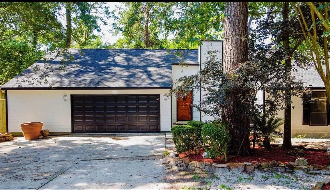 4 bed, 2.5 bath, 2431 sqft, $2,700 — Photo 2