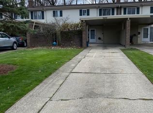 9430 Fernwood Dr, Olmsted Falls, OH 44138