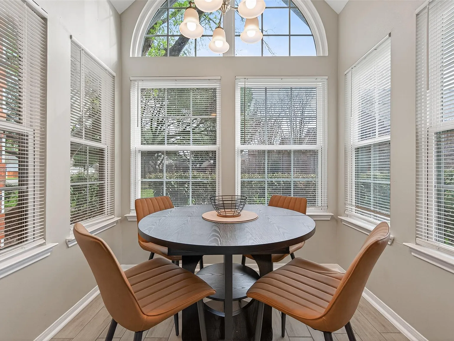 3 bed, 2.0 bath, 1773 sqft, $4,000 — Photo 3