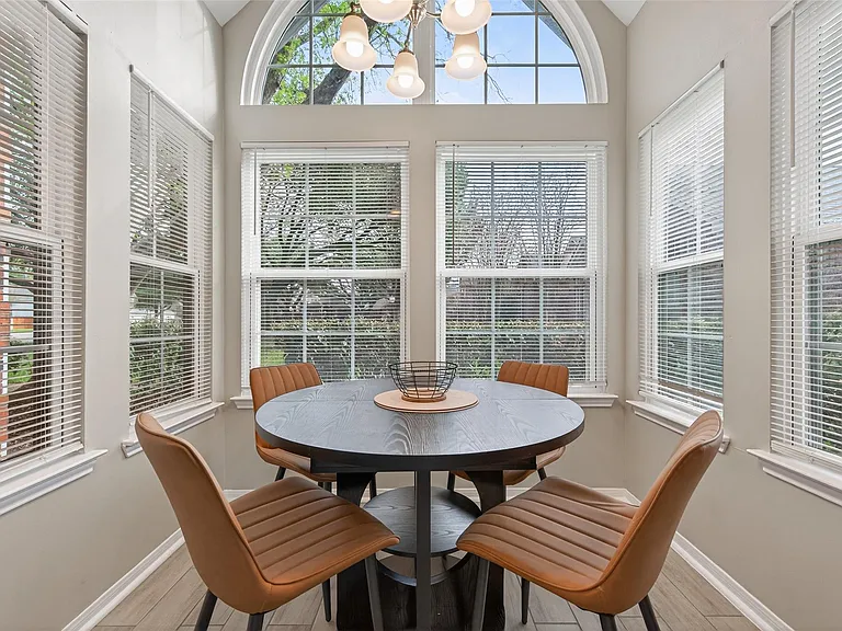 6635 Queensclub Dr — Photo 3