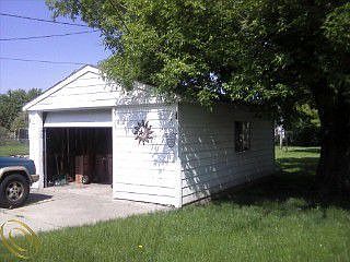 2nd image of 27158 Maple St