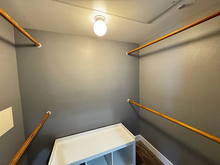 4755 Templeton St — Photo 15