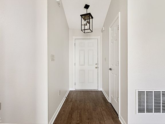 4th image of 613 Woodfield Cir