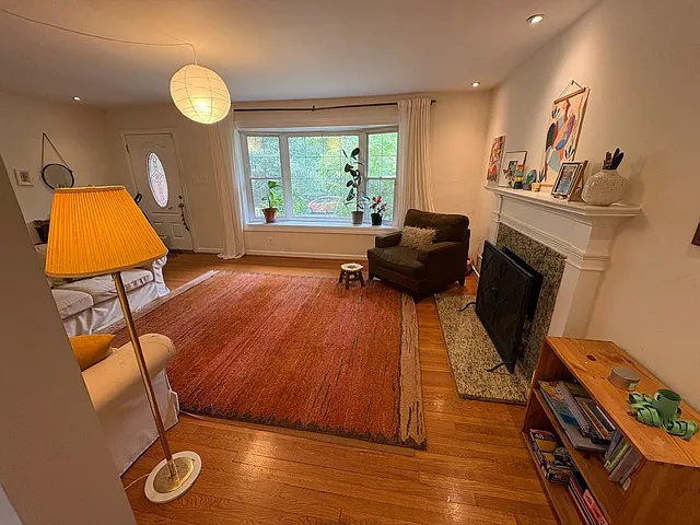 4 bed, 1900 sqft, $3,500 — Photo 3