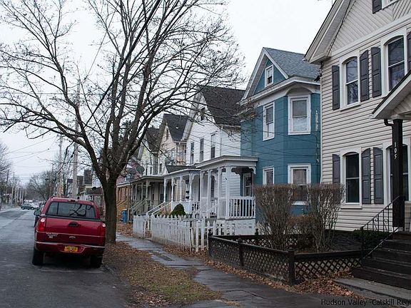 4th image of 103 Elmendorf St