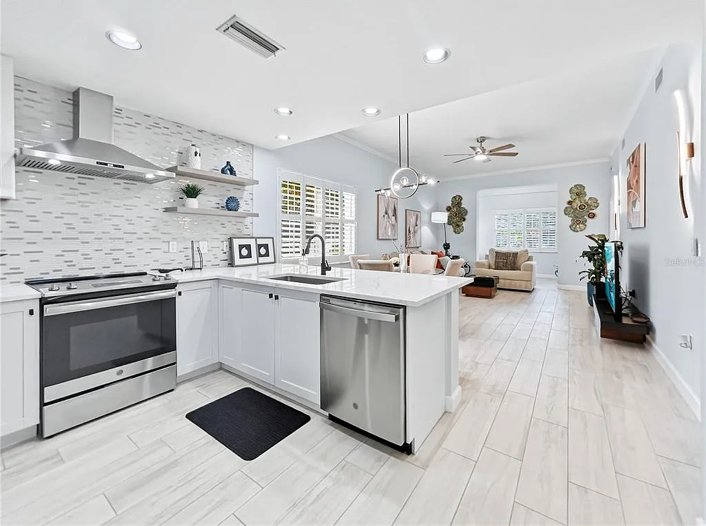 3 bed, 3.0 bath, 1439 sqft, $4,350 — Photo 4