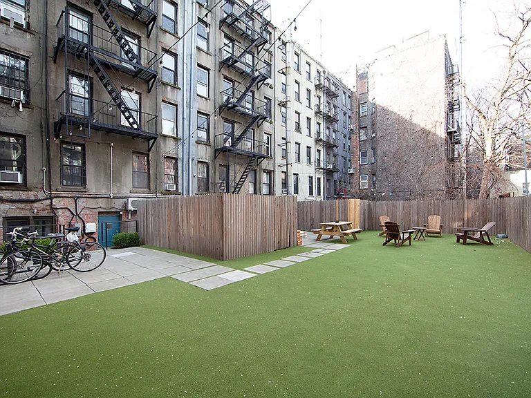 331 E 5th St #E3 — Photo 5