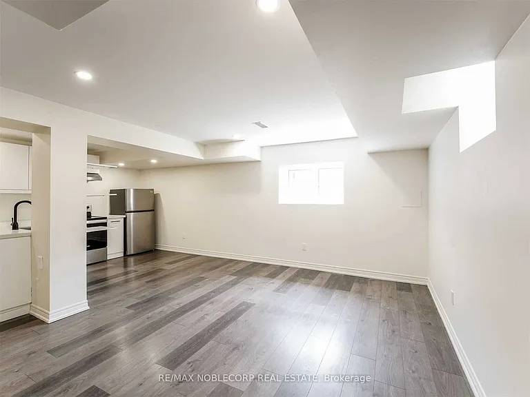 71 Pierre Berton Blvd — Photo 11