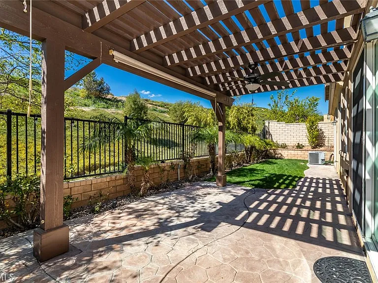 28629 Farrier Dr — Photo 38