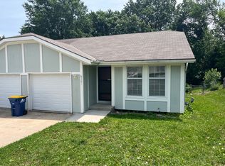 307 Lakeland Dr, Smithville, MO 64089