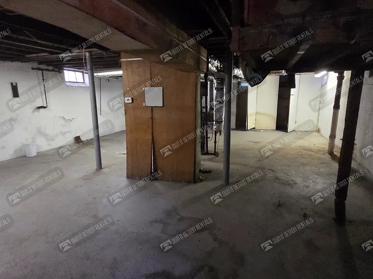 13918 Roselawn St — Photo 23