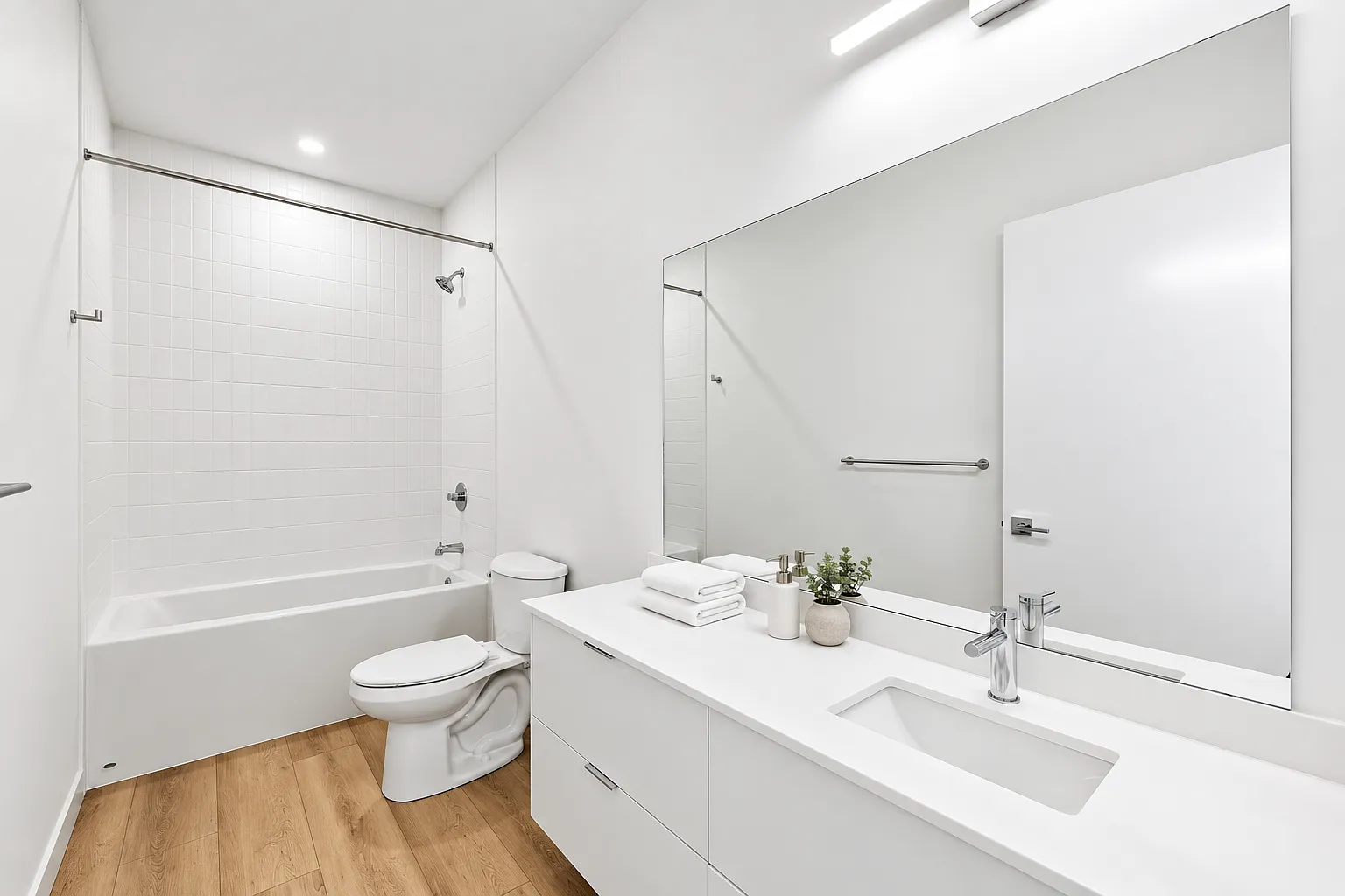 708 11 Ave SW - 2Bed 1 Bath — Photo 2