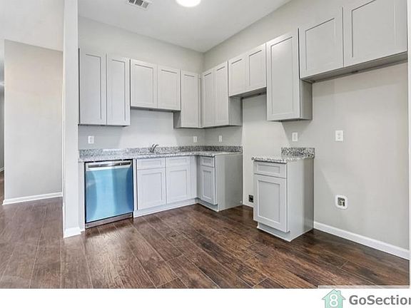 3rd image of 2821 Amelia St