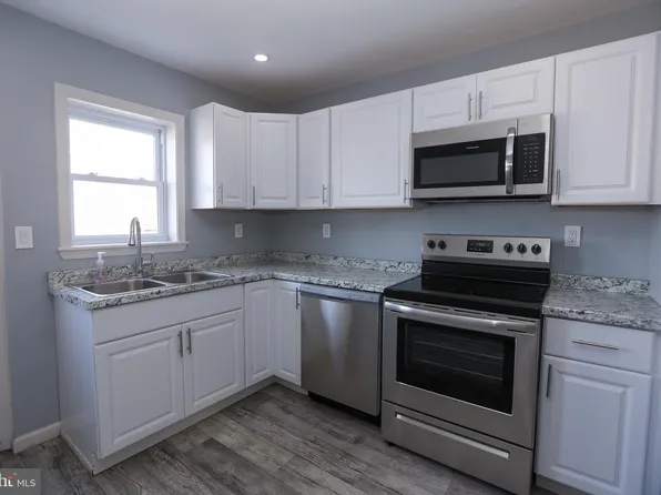 1304 E 10th St, Eddystone, PA 19022