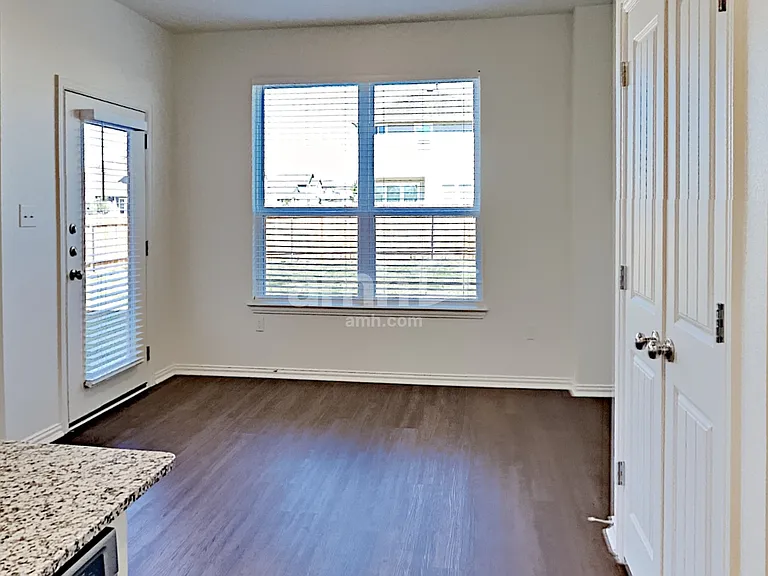 2709 Meadowood Hts — Photo 4
