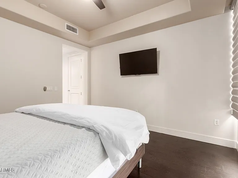 2211 E Camelback Rd #106 — Photo 20