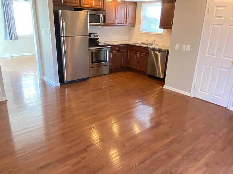 517 Grant Ave — Photo 2