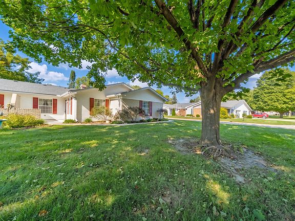 4th image of 4329 Commons Dr