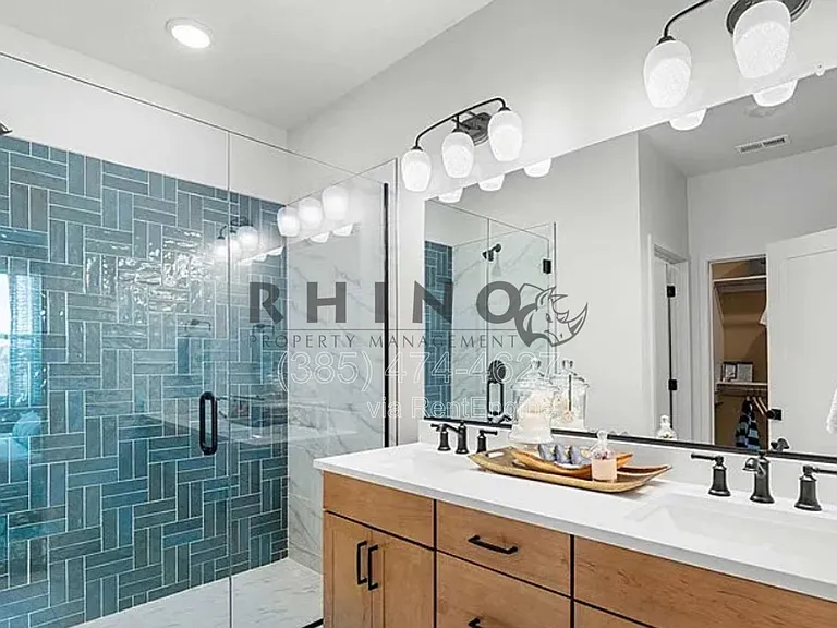 863 Halvorsen Pkwy — Photo 11